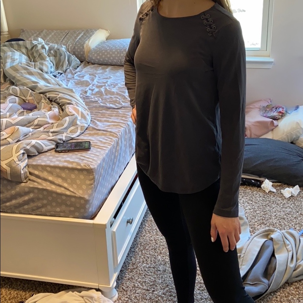 Long sleeve gray shirt.